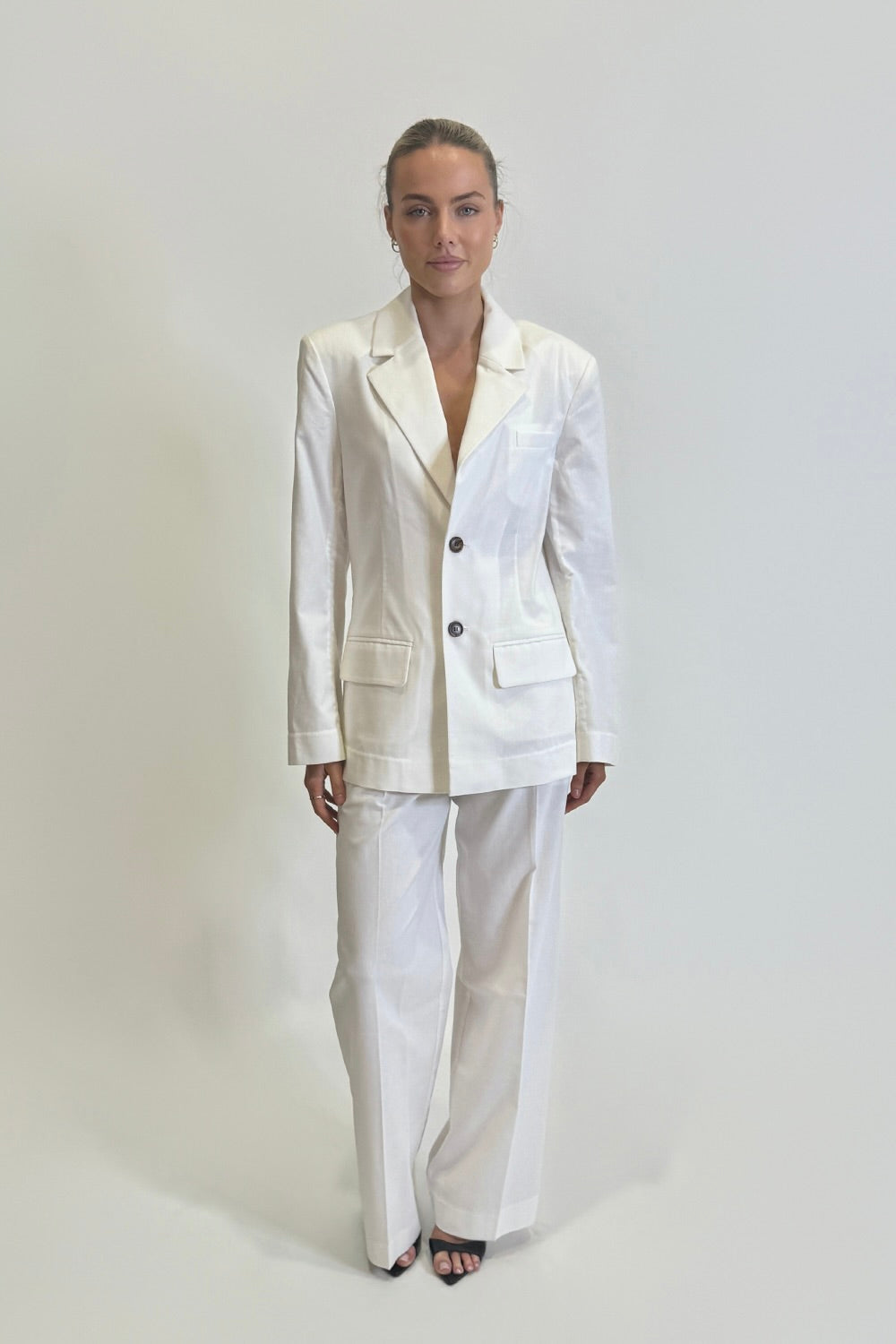 Sample 2Qsx4 Suiting Set White 6